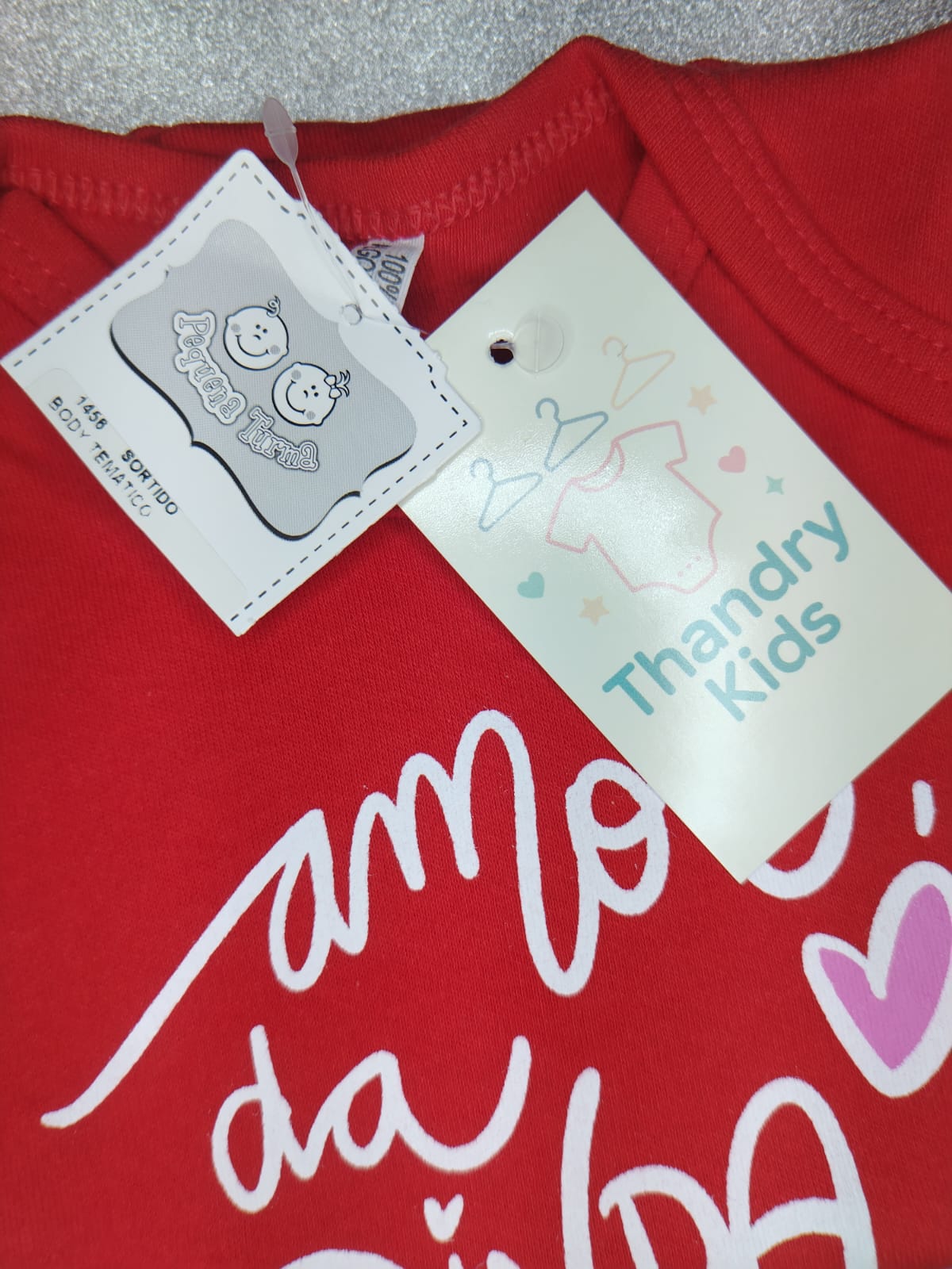 Body Temático Vermelho “Amor da Dinda” – Tamanho P - Imagem 4