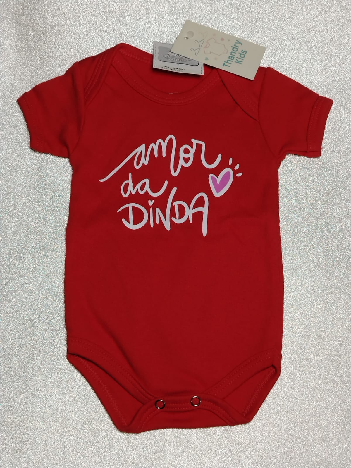 Body Temático Vermelho “Amor da Dinda” – Tamanho P - Imagem 3