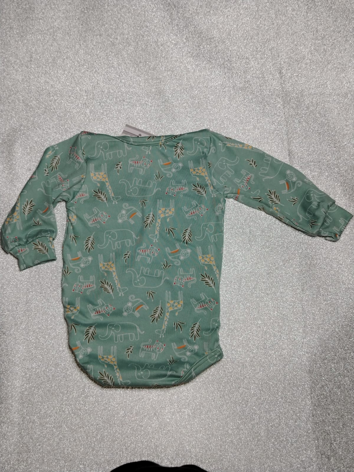 Body Menina P (1 a 3 meses) Manga Longa Verde Estampado Safari - Imagem 2