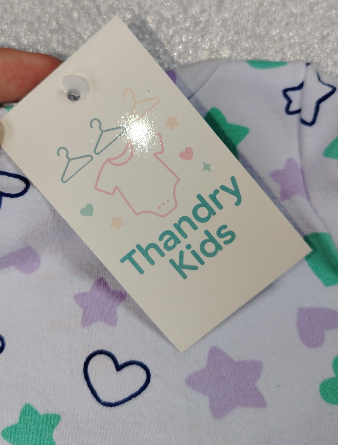 Body Unissex P (1 a 3 meses) – Branco Estampado Corações e Estrelas - Imagem 5