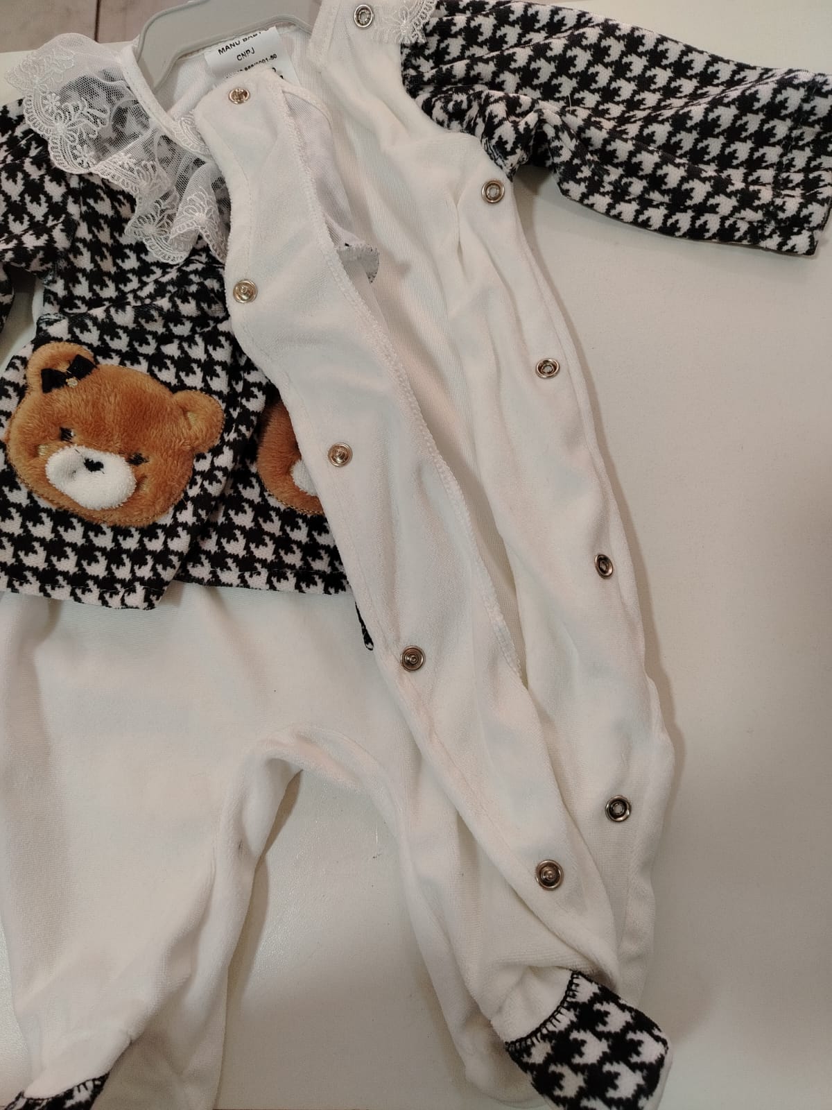 Macacão Bebê Menina Ursinhas com Renda TAMANHO RN - Imagem 4