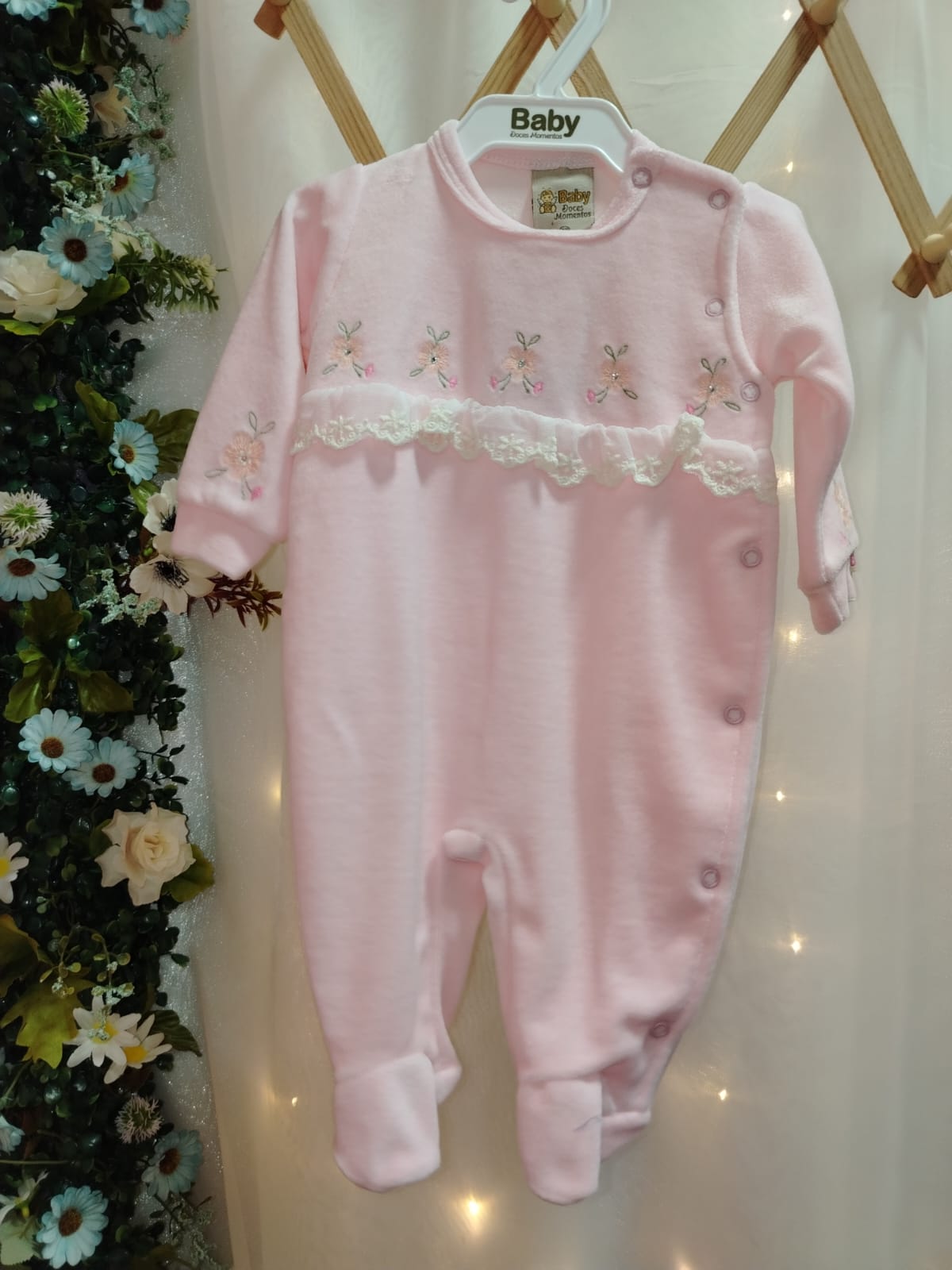 Macacão Longo de Bebê em Plush com Bordado Flores e Renda Tule PP - 7013 - Imagem 2