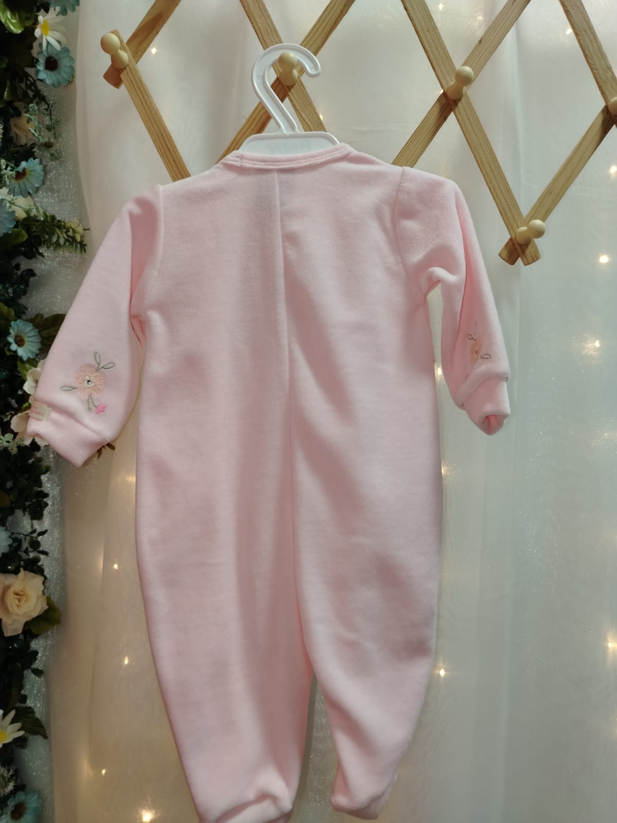 Macacão Longo de Bebê em Plush com Bordado Flores e Renda Tule PP - 7013 - Imagem 3