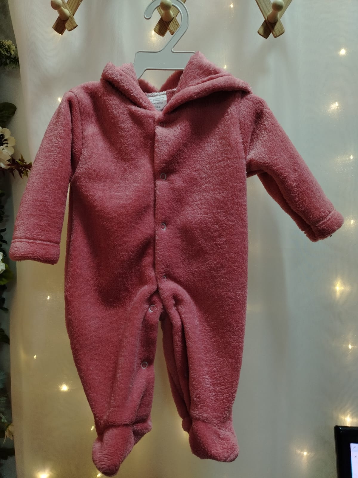 Macacão Plush Bebê com Capuz Cor:Rosa Telha;Tamanho:M ( pode ter diferença de tonalidade) - Imagem 2