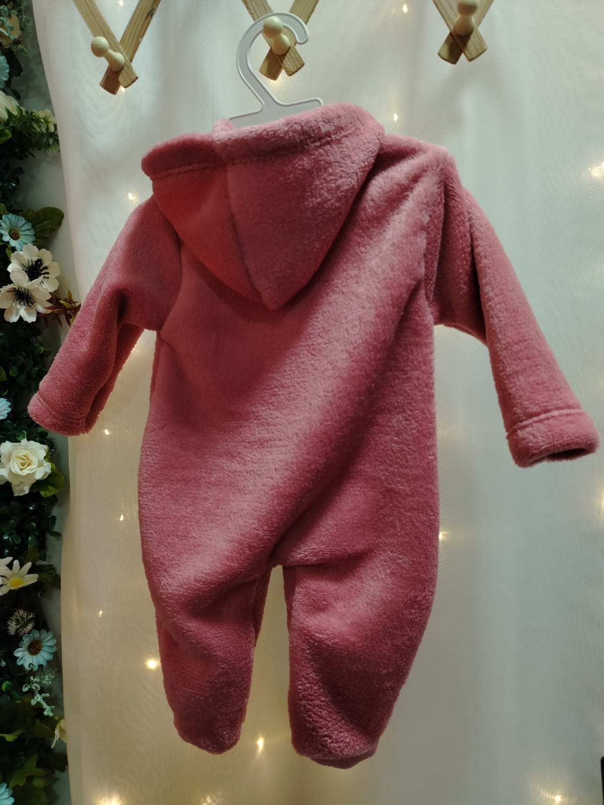 Macacão Plush Bebê com Capuz Cor:Rosa Telha;Tamanho:M ( pode ter diferença de tonalidade) - Imagem 3
