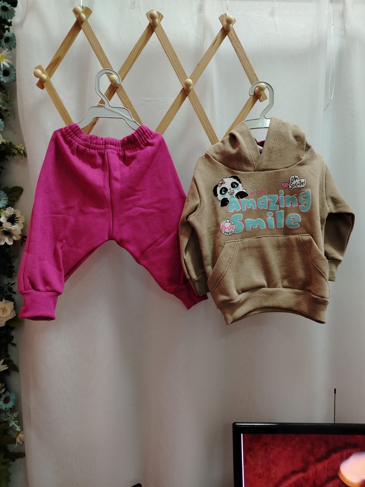 CONJ BLUSA CAPUZ BOLSO CANGURU E CALCA 30534B tamanho P - Imagem 2