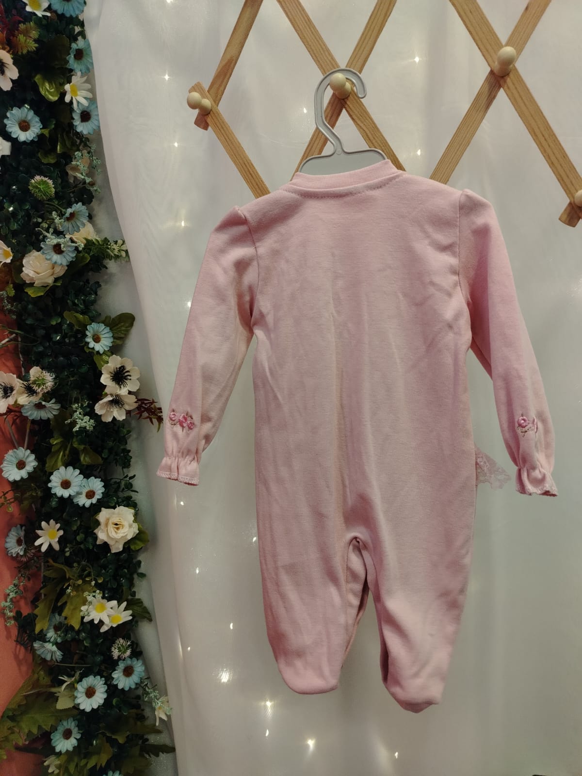 Macacão Longo de Malha Rosa Bordado Manu Baby Ref. 247 Tam RN - Imagem 3