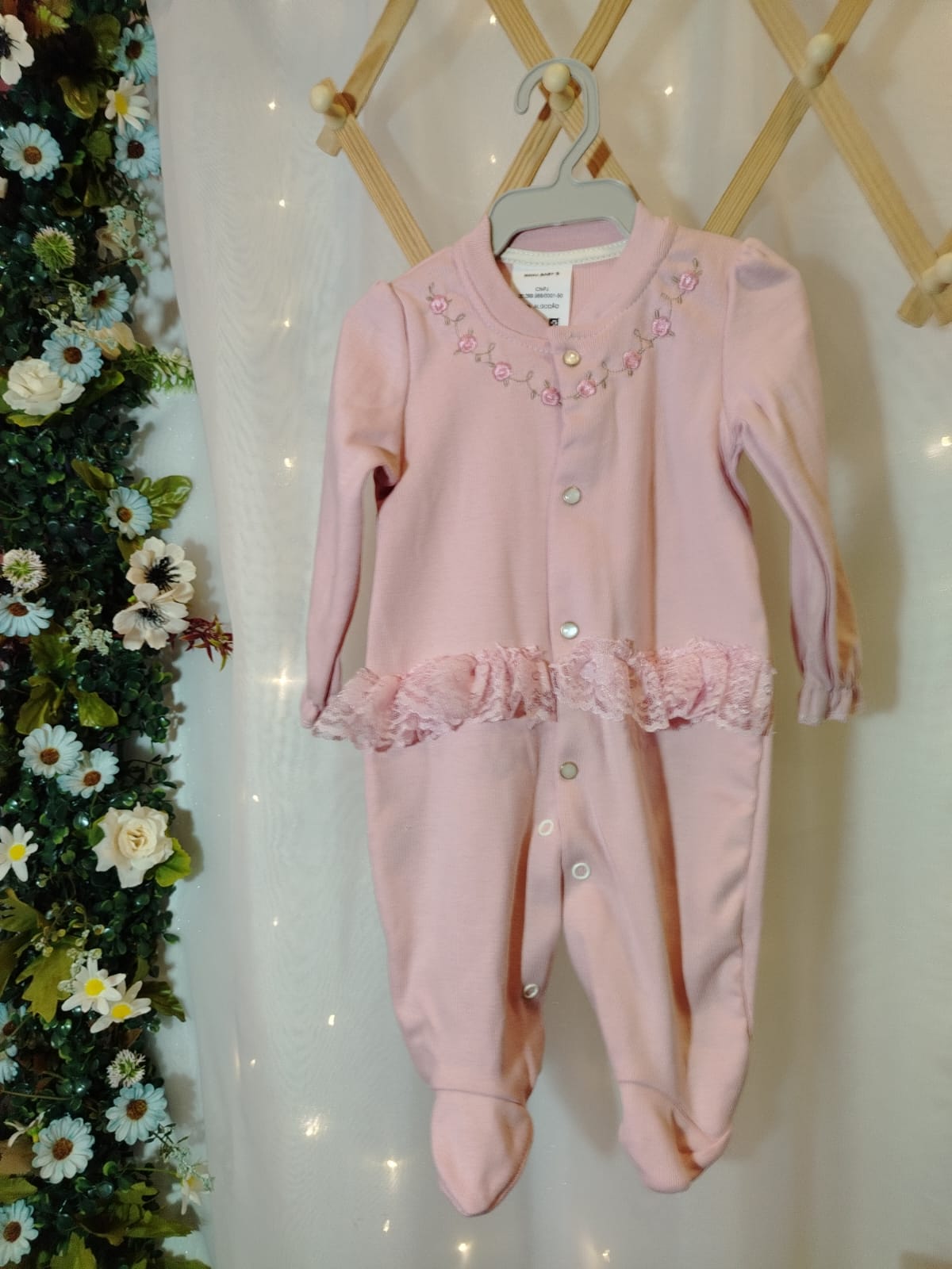 Macacão Longo de Malha Rosa Bordado Manu Baby Ref. 247 Tam RN - Imagem 2