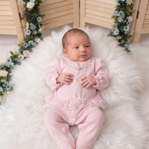 Macacão Longo de Malha Rosa Bordado Manu Baby Ref. 247 Tam RN