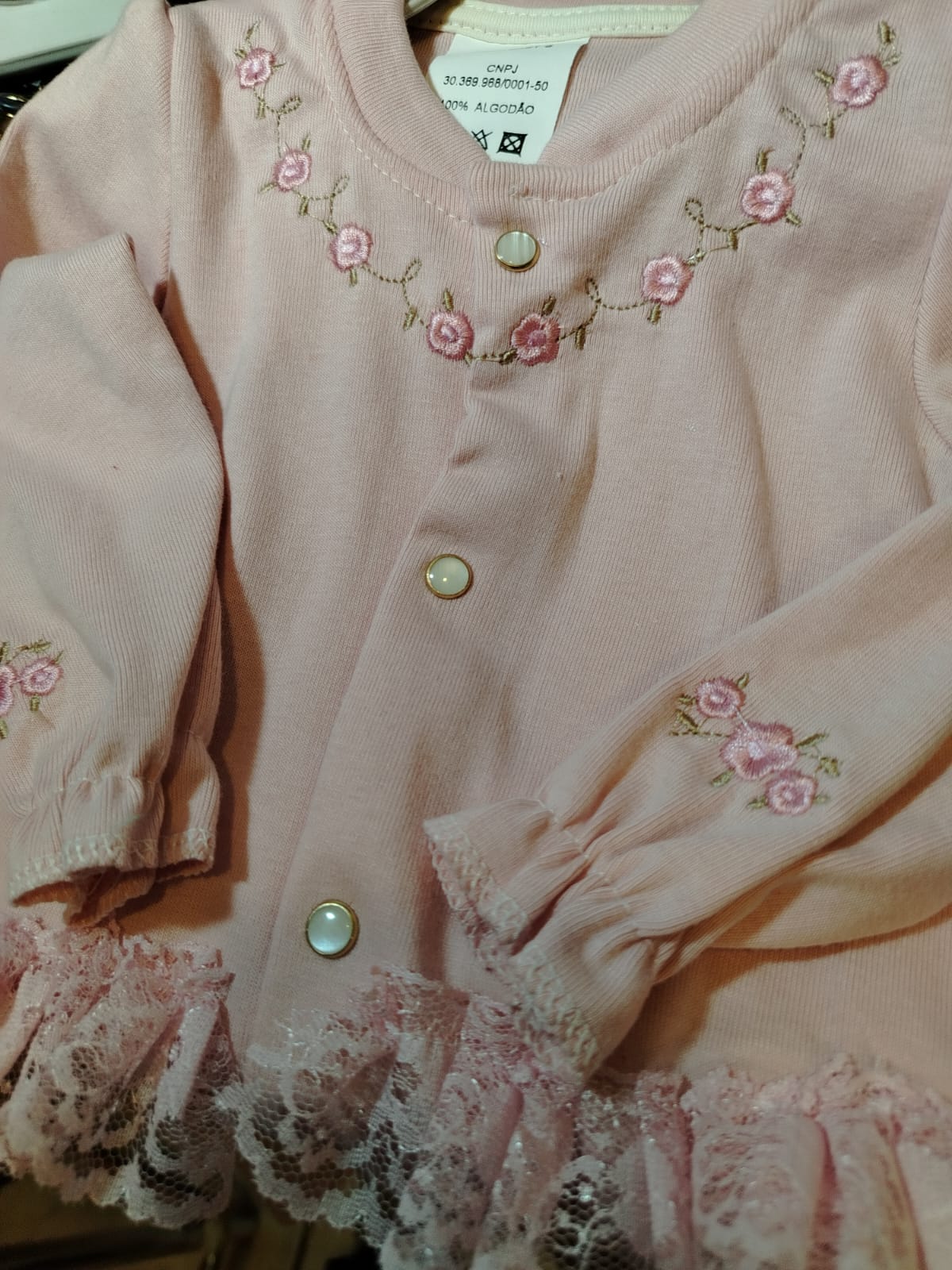 Macacão Longo de Malha Rosa Bordado Manu Baby Ref. 247 Tam RN - Imagem 4