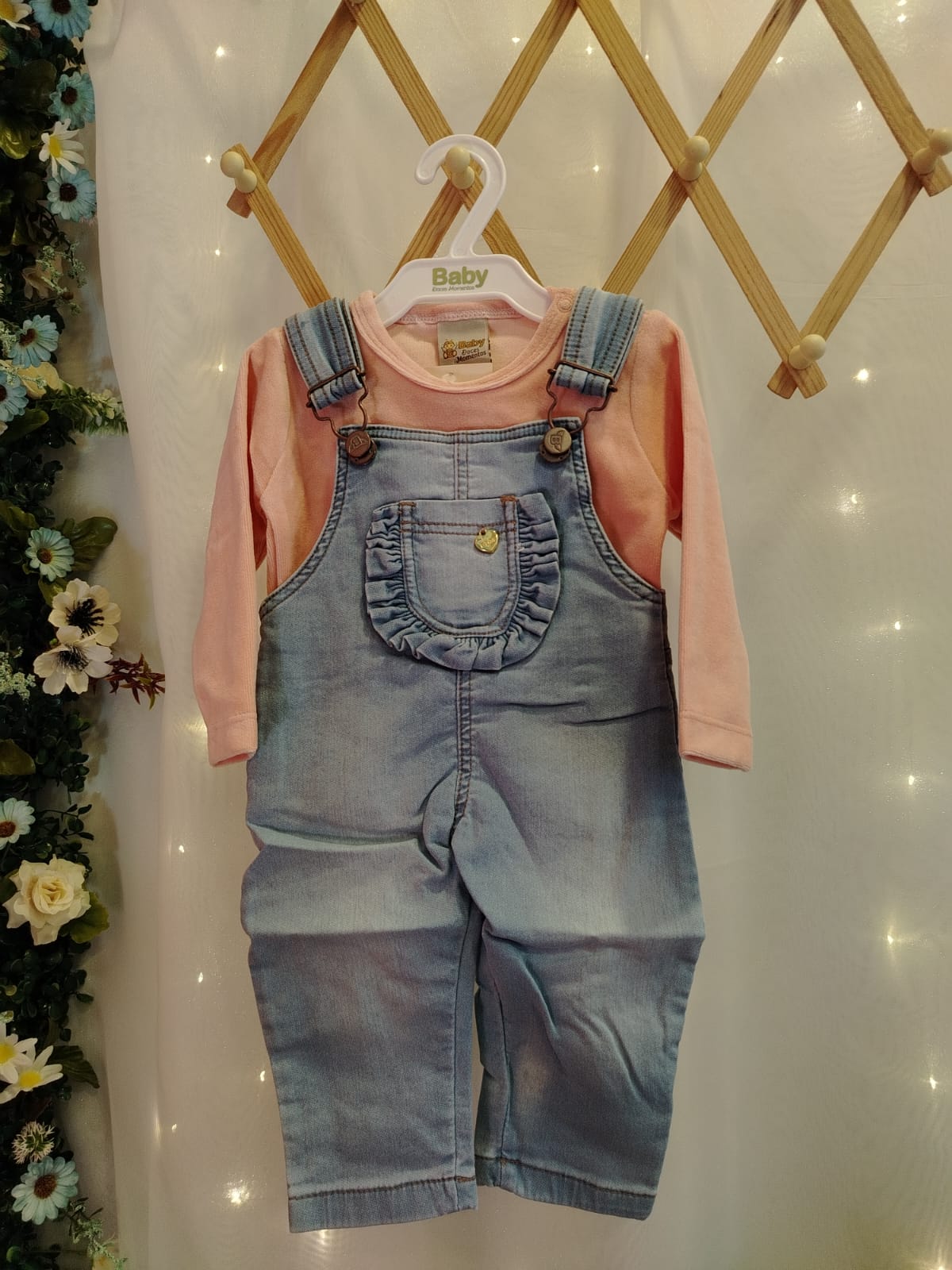 Conjunto bebê Jardineira Jeans e Blusa Plush Rosa Baby Doces Momentos Ref. 6964 Tam P - Imagem 2