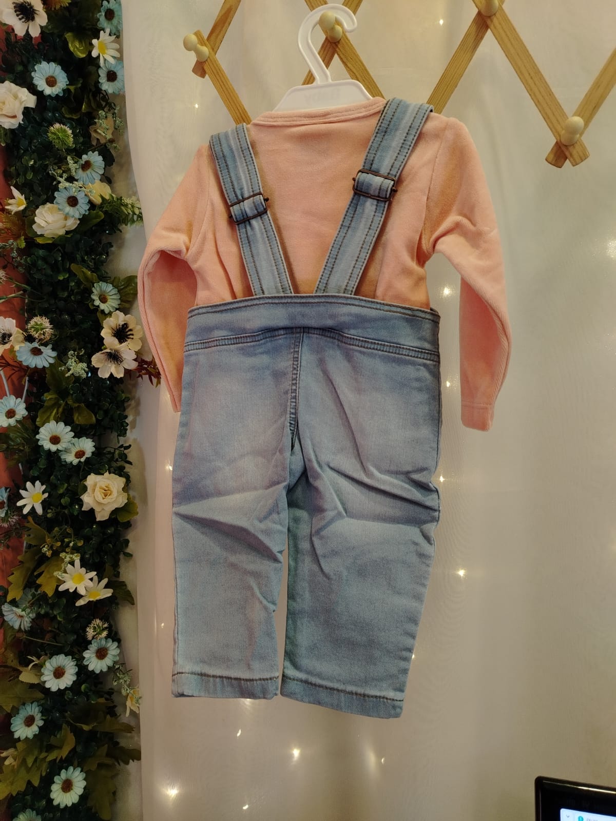 Conjunto bebê Jardineira Jeans e Blusa Plush Rosa Baby Doces Momentos Ref. 6964 Tam P - Imagem 5