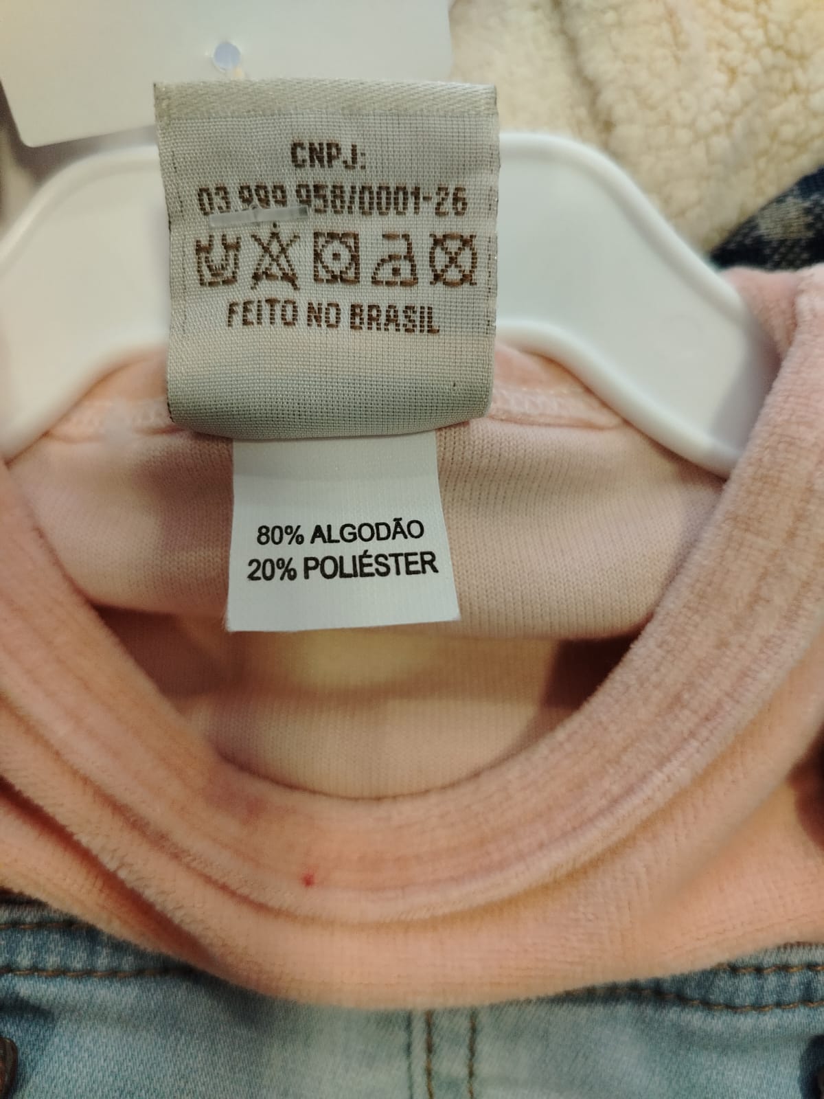 Conjunto bebê Jardineira Jeans e Blusa Plush Rosa Baby Doces Momentos Ref. 6964 Tam P - Imagem 6