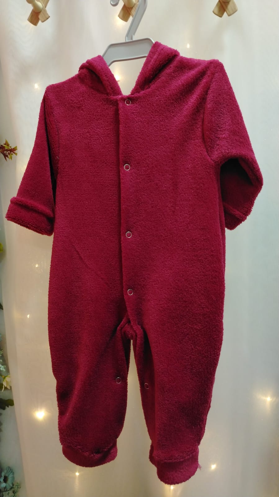 Macacão Plush Bebê com Capuz Cor:Vermelho;Tamanho:M ( pode ter variação de tonalidades) - Imagem 2