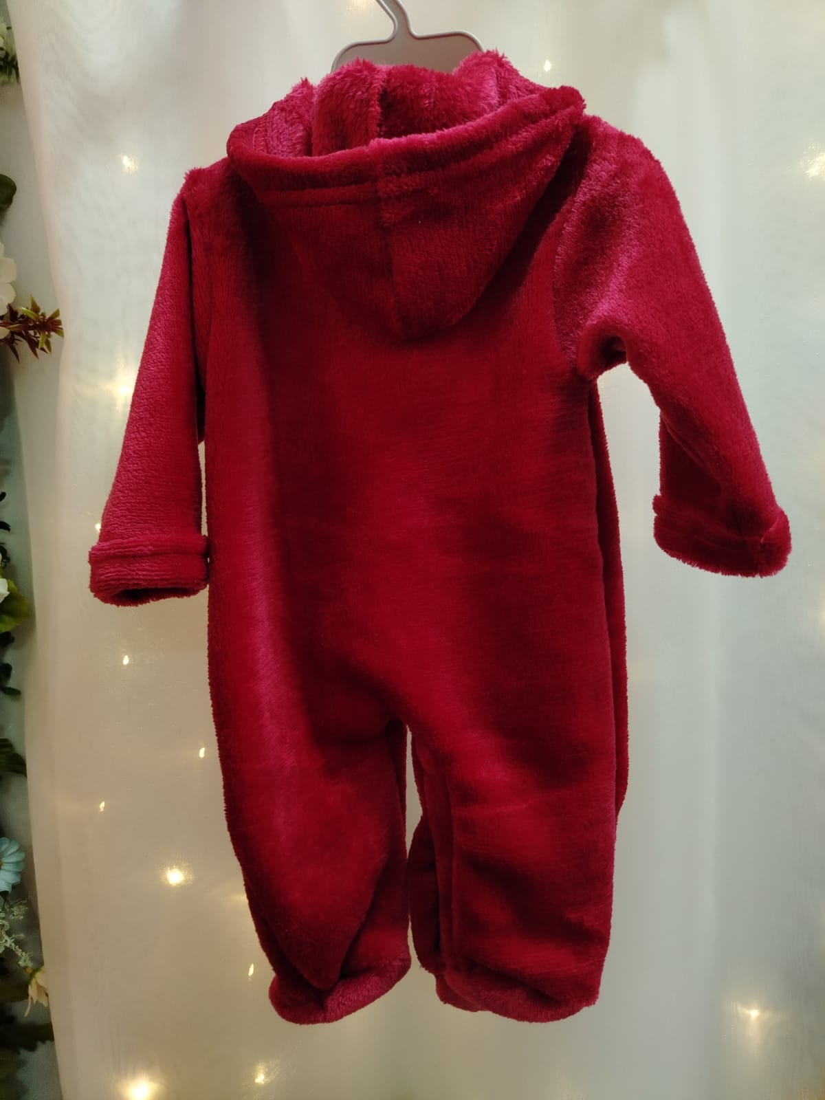 Macacão Plush Bebê com Capuz Cor:Vermelho;Tamanho:M ( pode ter variação de tonalidade) - Imagem 3