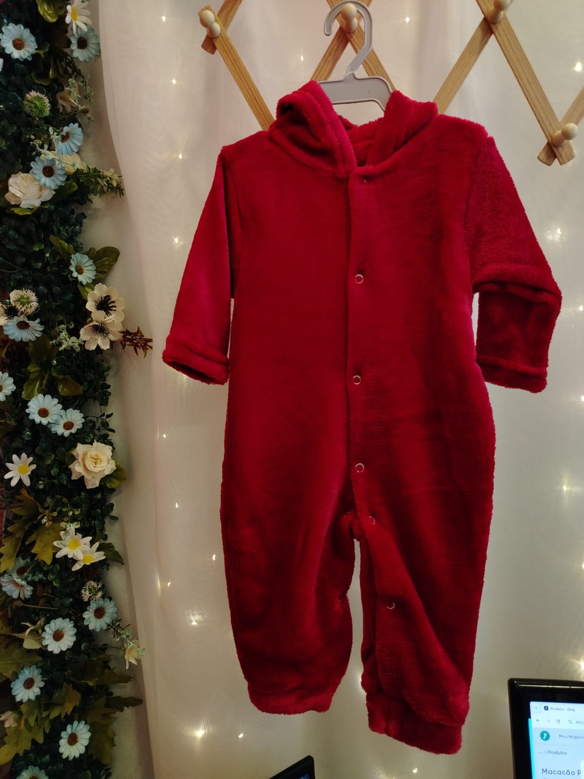 Macacão Plush Bebê com Capuz Cor:Vermelho;Tamanho:M ( pode ter variação de tonalidade) - Imagem 2