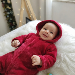 Macacão Plush Bebê com Capuz Cor:Vermelho;Tamanho:M ( pode ter variação de tonalidade)
